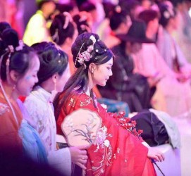 泸州汉服模特兼职(想做汉服模特去哪里找)