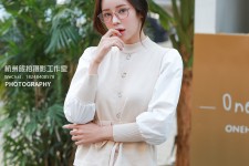 泸州兼职模特被摄影师亲(兼职模特被摄影师亲了)