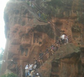 泸州乐山旅游攻略(乐山旅游攻略自由行路线推荐)