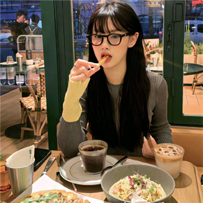 泸州伴游女生娄婷的资料